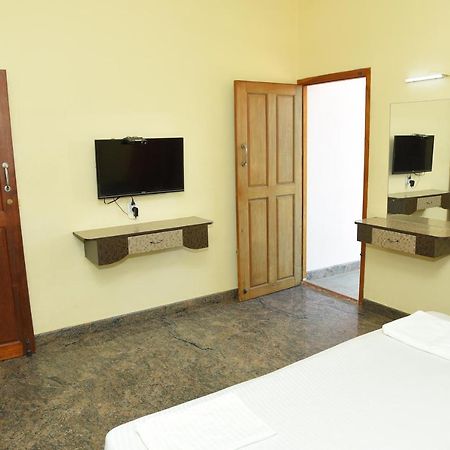 Thiruchendur Stayz Vairavel Residency Tiruchchendūr Buitenkant foto