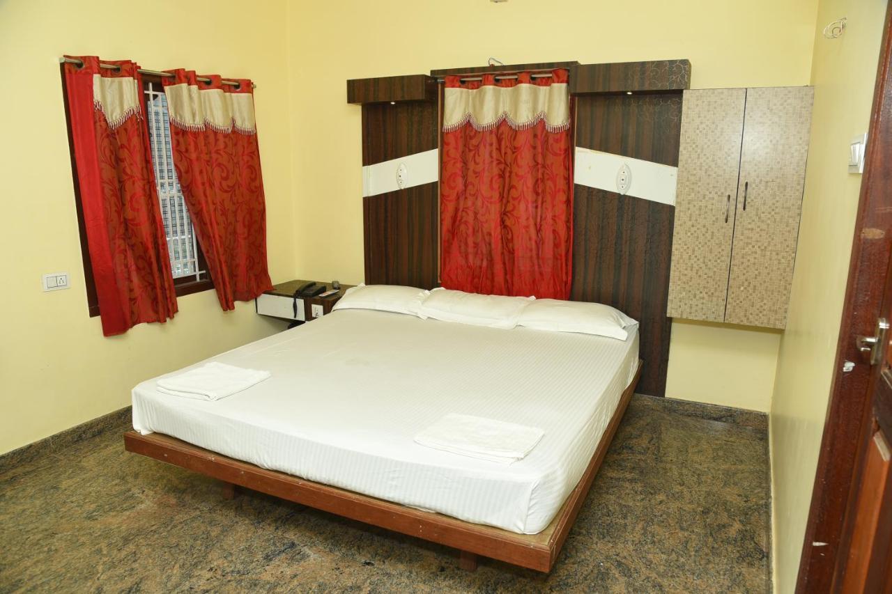 Thiruchendur Stayz Vairavel Residency Tiruchchendūr Buitenkant foto